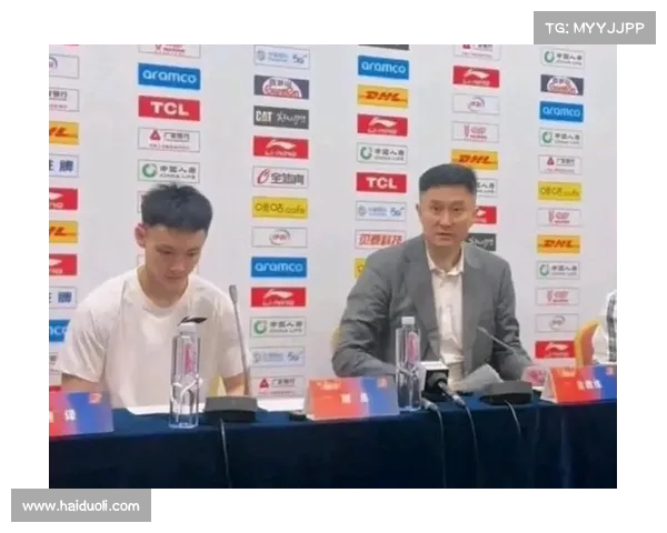 高诗岩公开批评陶汉林引发争议 更衣室问题应在闭门环境中解决 高诗岩公开批评陶汉林引发争议 更衣室问题应在闭门环境中解决